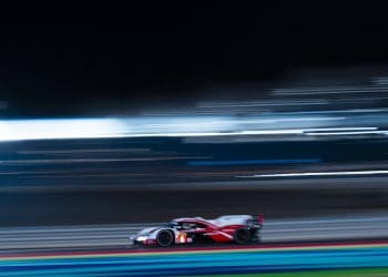 Sexto Porsche vence no Catar enquanto Peugeot perde potência nos momentos finais.