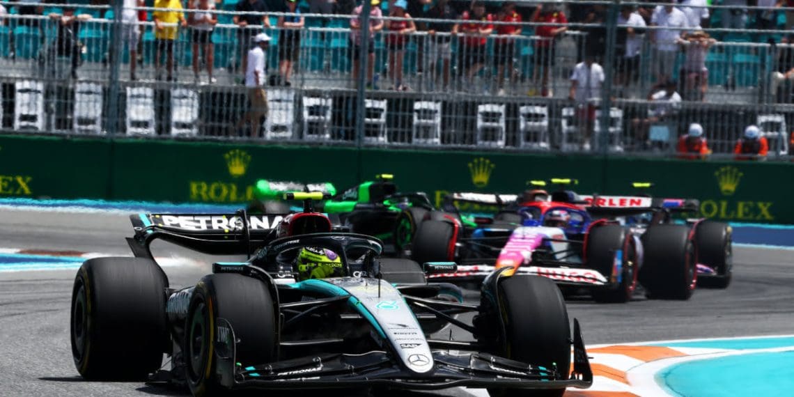 Lewis Hamilton adorou competir contra Magnussen na corrida de sprint do GP de Miami da F1.