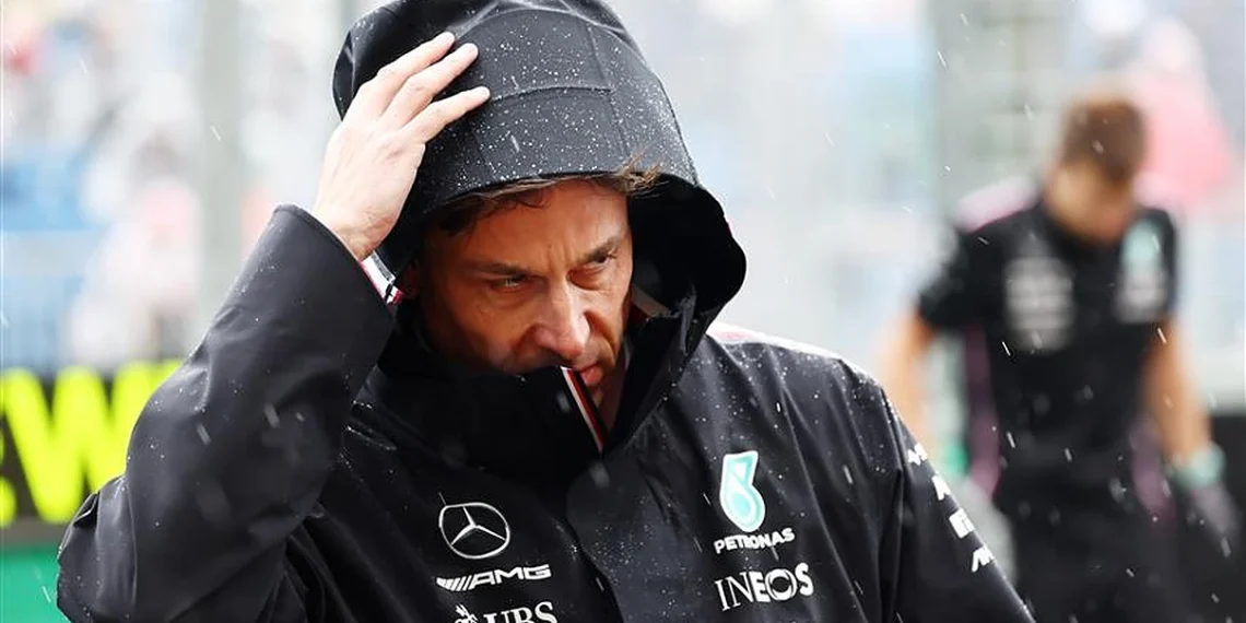 Toto Wolff discute Mercedes quebrando as regras.