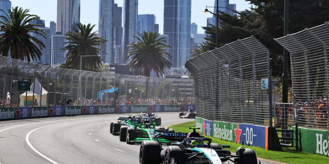 Motor do carro de Hamilton da Mercedes na Fórmula 1 no Grande Prêmio da Austrália está irrecuperável.