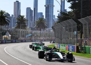 Motor do carro de Hamilton da Mercedes na Fórmula 1 no Grande Prêmio da Austrália está irrecuperável.