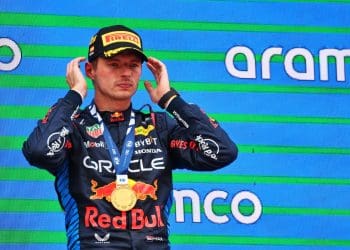 Mercedes intensifica perseguição a Verstappen na Fórmula 1 com declaração do CEO.