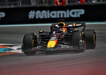 Verstappen vence Ferraris para garantir pole position para o Grande Prêmio de Miami.
