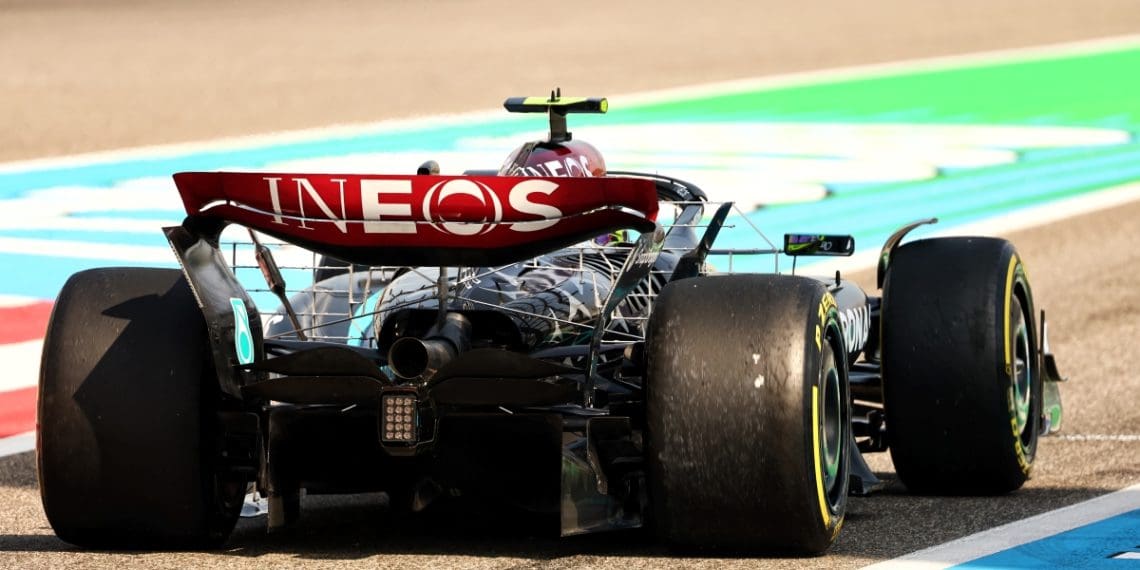 Mercedes enfrenta risco de declínio na Fórmula 1, alerta Herbert.