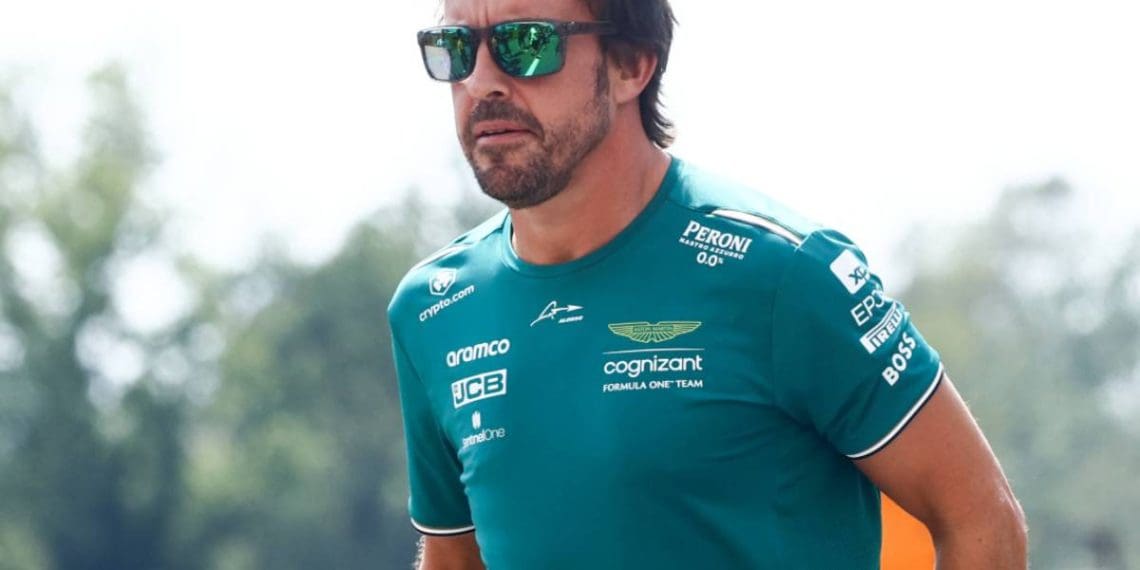 Especialista da Fórmula 1 alerta Fernando Alonso sobre possíveis riscos de ingressar na Mercedes em 2025.