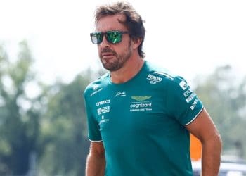 Especialista da Fórmula 1 alerta Fernando Alonso sobre possíveis riscos de ingressar na Mercedes em 2025.