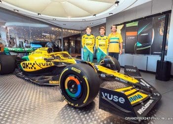 McLaren brilha no Mônaco em homenagem a Senna.