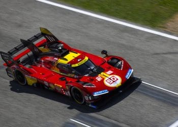 Fuoco guia Ferrari para o top três na classificação de Imola