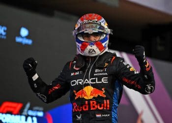 F1 2024 Grande Prêmio do Bahrein: Verstappen na frente da Red Bull em segundo lugar.