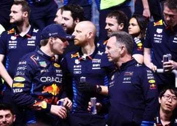 Vídeo: Incerteza cerca futuro de Verstappen em meio a crise na Red Bull.
