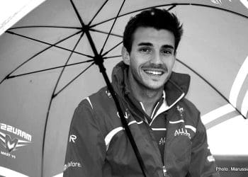 Leclerc homenageia pessoa especial com capacete único.