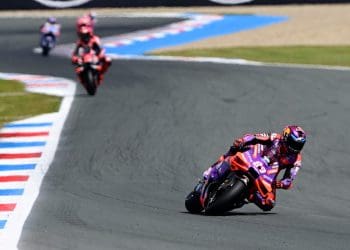 Martin teve sorte na MotoGP e deixa fãs confusos.