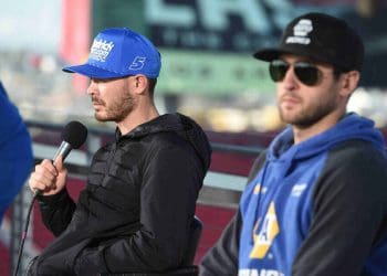 Kyle Larson pede que a NASCAR remova câmeras de visão traseira dos carros.