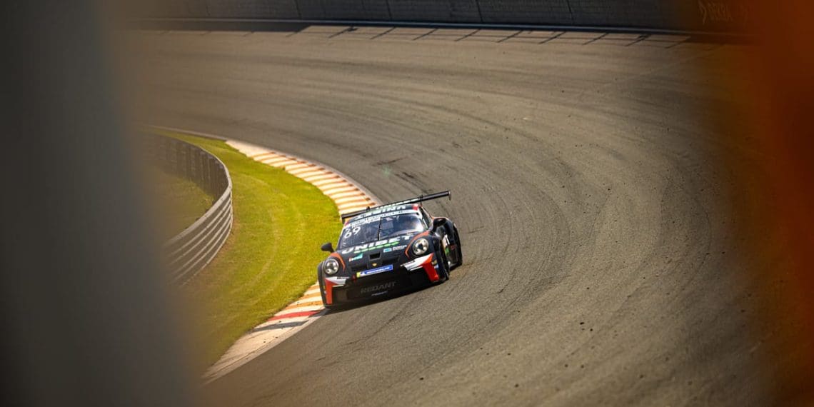 Coloque-o em um carro de Fórmula 1, ele se destacará! – a primeira corrida de uma celebridade