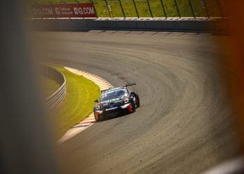 Coloque-o em um carro de Fórmula 1, ele se destacará! – a primeira corrida de uma celebridade