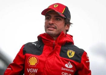 Carlos Sainz dá atualização sobre sua primeira aparição na F1 após operação de apendicite.