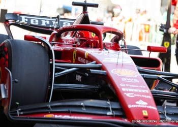 Grande Prêmio da Austrália: Leclerc lidera, Verstappen logo atrás.