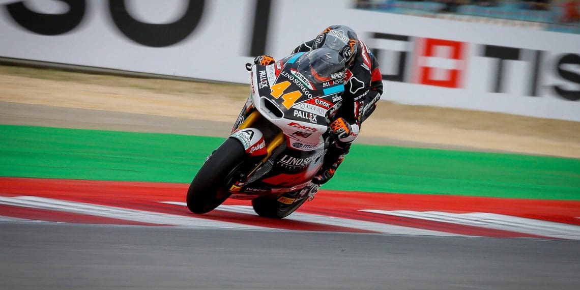 Canet finalmente garante primeira vitória na Moto2 após triunfar em Portimão.