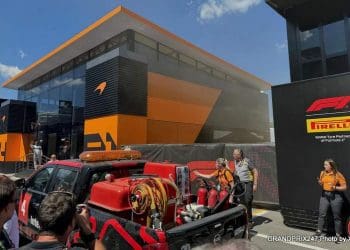 Unidade de hospitalidade da McLaren em Barcelona evacuada devido a incêndio.