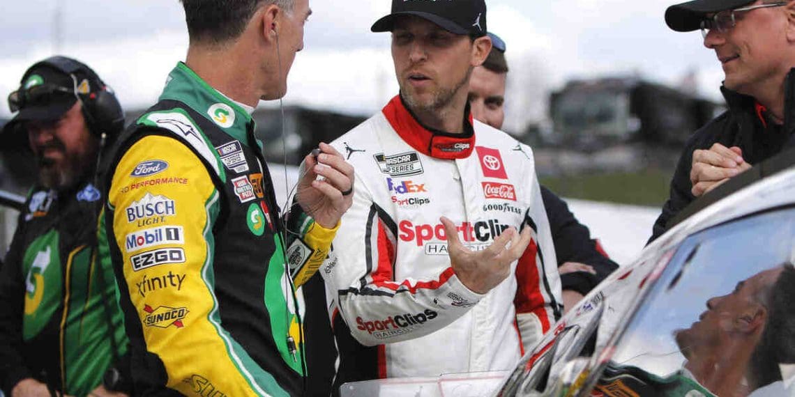 NASCAR se pronuncia sobre declarações polêmicas de Denny Hamlin a respeito da foto de final de foto embaçada de Kansas.