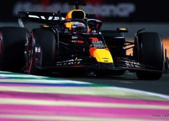 Max Verstappen continua a sua série de vitórias com a segunda pole na Arábia Saudita.