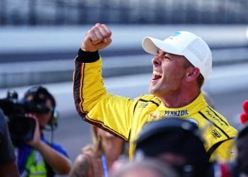 McLaughlin garante a primeira posição na qualificação do Indianapolis 500, Penske domina a primeira fila.