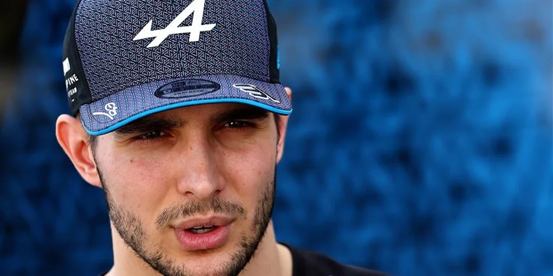 Esteban Ocon com futuro incerto na Alpine devido a especulações sobre contrato para 2025.