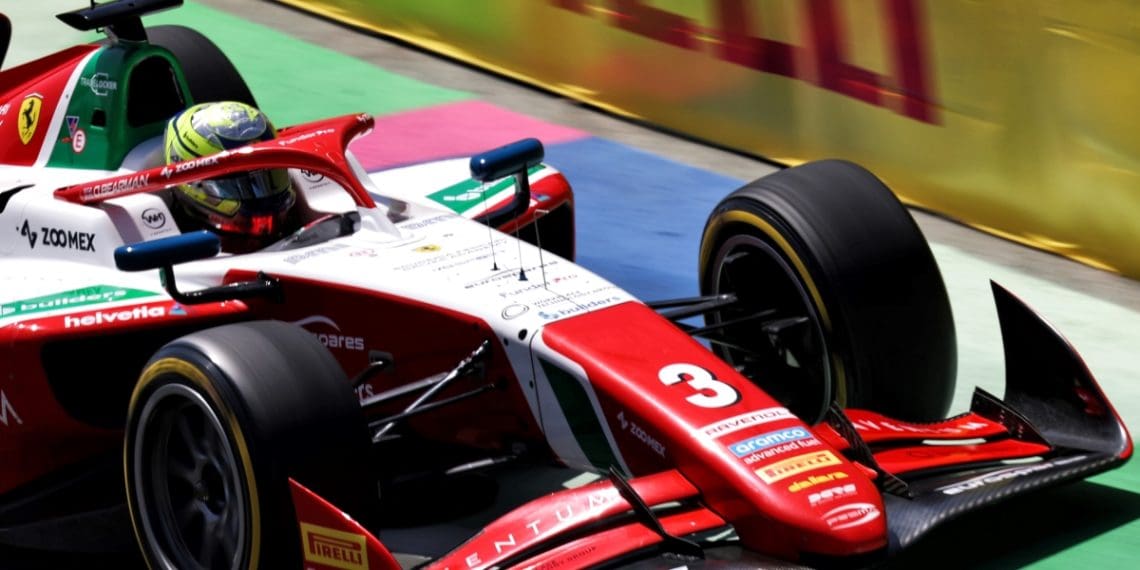 Bearman domina classificação da F2 em Jeddah.