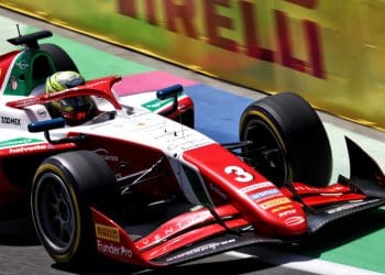 Bearman domina classificação da F2 em Jeddah.
