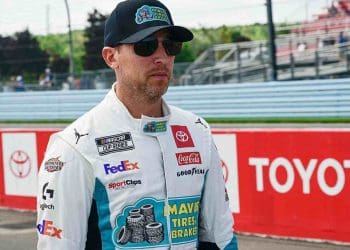 Denny Hamlin rotula fãs da NASCAR como “inherente reclamões”