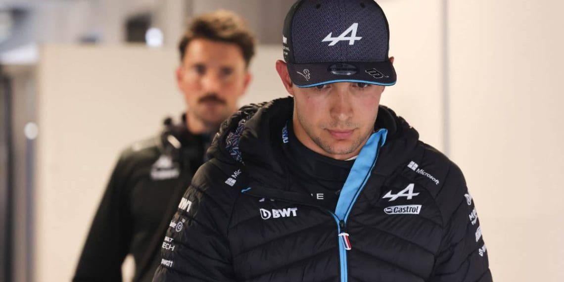 F1 Host Criticizes Esteban Ocon por ‘raiva irracional’ em relação aos colegas de equipe durante tensões na Alpine.