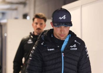 F1 Host Criticizes Esteban Ocon por ‘raiva irracional’ em relação aos colegas de equipe durante tensões na Alpine.