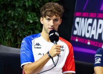 Piloto de F1 Pierre Gasly investe em clube de futebol francês FC Versailles.