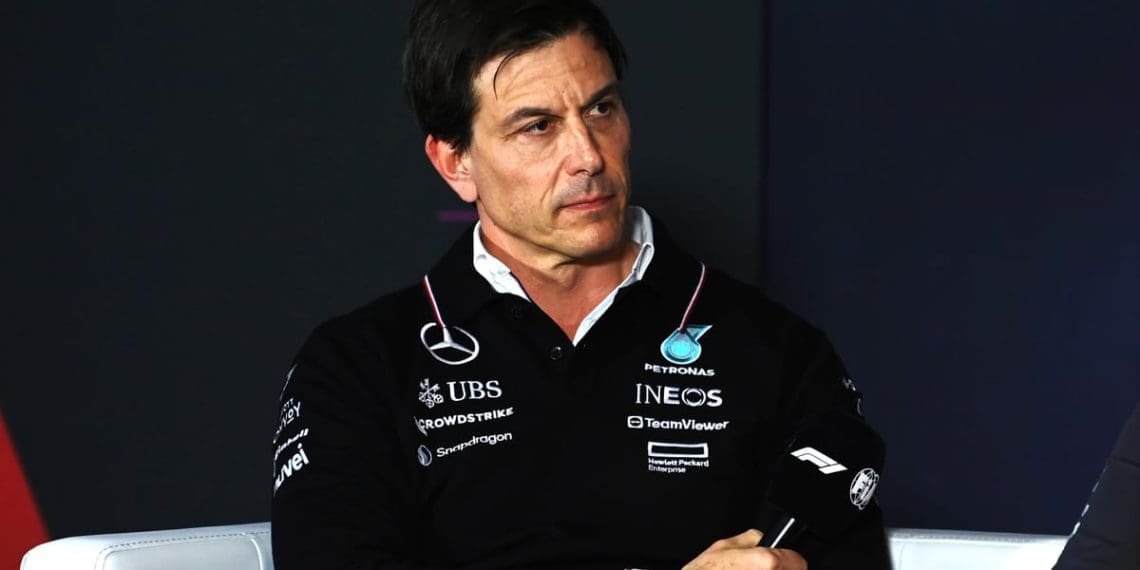 Wolff e Brown pedem maior transparência na investigação de Horner.