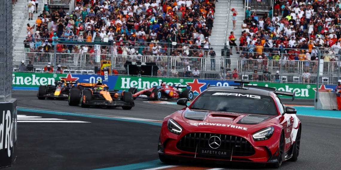 McLaren F1 preparado para a vitória em Miami sem Safety Car.