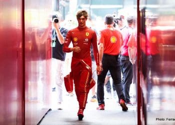 Leclerc elogia Bearman por desempenho excepcional.