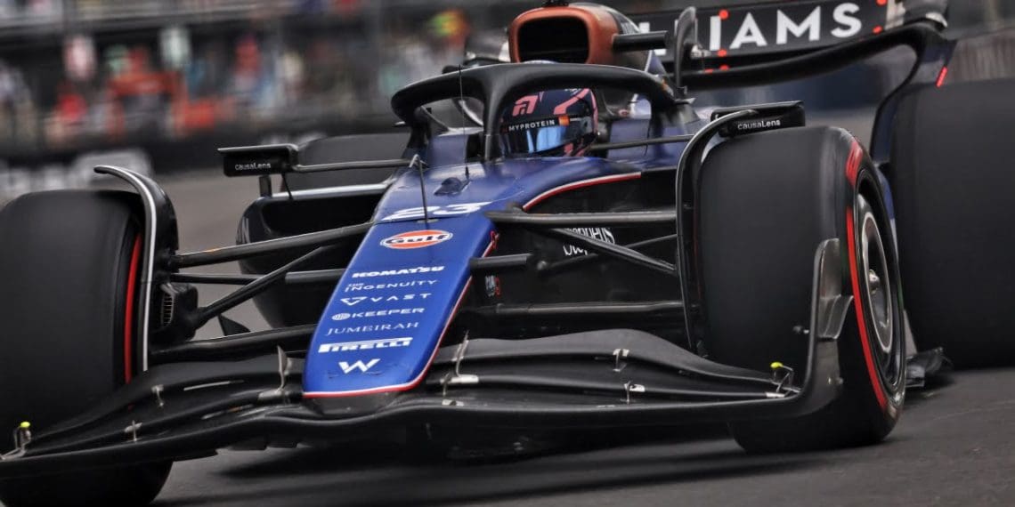 Albon compartilha estratégia para melhoria da Williams F1 em 2025.