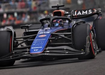 Albon compartilha estratégia para melhoria da Williams F1 em 2025.