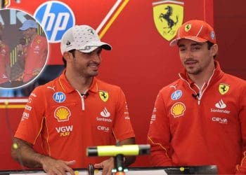 VÍDEO: Charles Leclerc tenta falar espanhol com Carlos Sainz no paddock de Barcelona