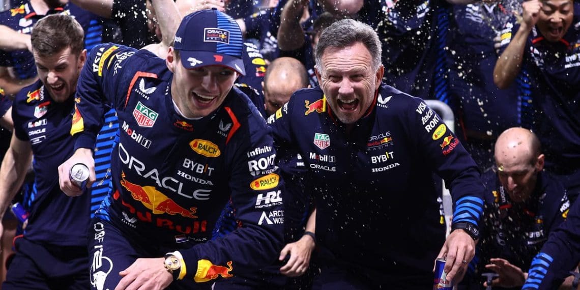 Mark Hughes discute o que ampliou a liderança dominante de Verstappen.