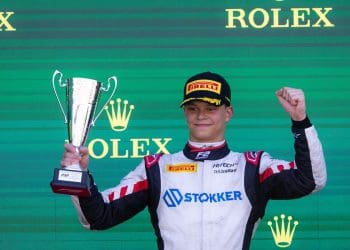 Ex-piloto jovem da Mercedes na Fórmula 1 recebe chance de estrear na Fórmula E.