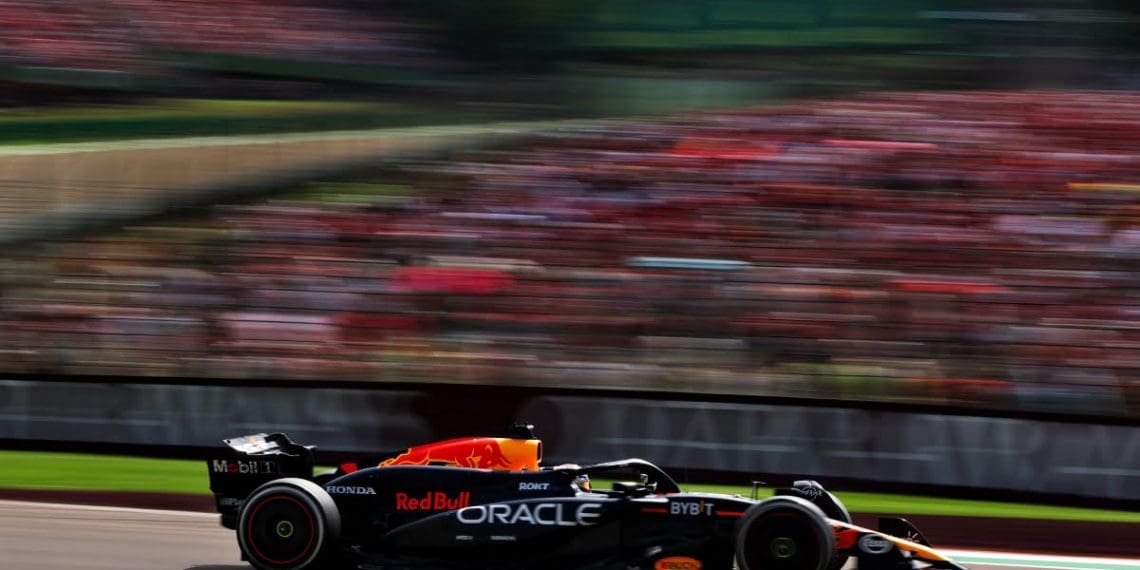 Verstappen confessa que as voltas de F1 em Imola foram como dirigir em uma superfície escorregadia.