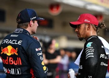 Hamilton acredita que a mudança de Verstappen para a equipe de F1 da Mercedes não seria lógica.