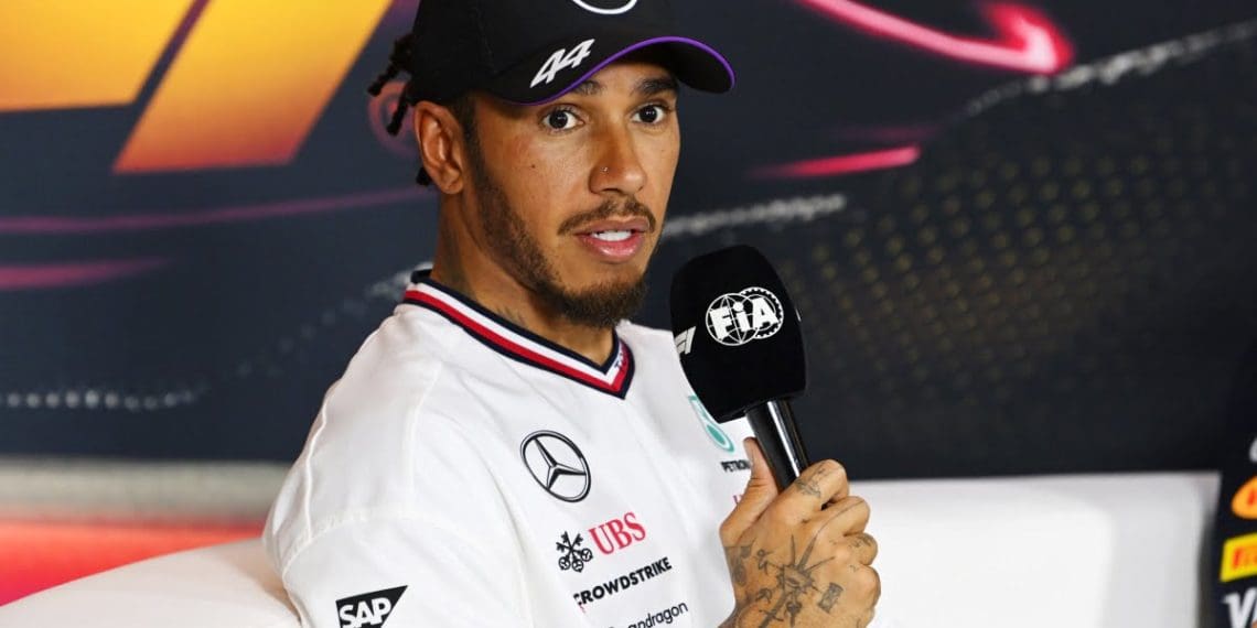 Wolff chocado com atitude positiva de Hamilton durante desafios da Mercedes F1.