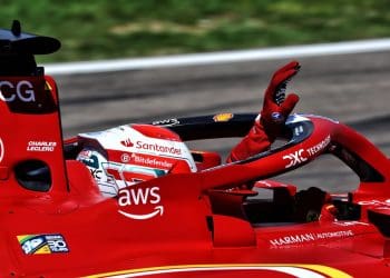 Red Bull enfrenta dificuldades contínuas com Leclerc dominando os treinos de sexta-feira.