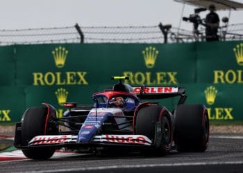 Tsunoda chateado com colisão com Magnussen na corrida de F1 na China.