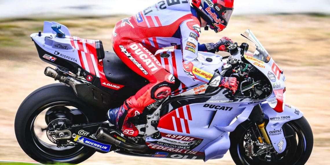 Marquez lidera na sessão inicial de MotoGP de fim de semana crucial.