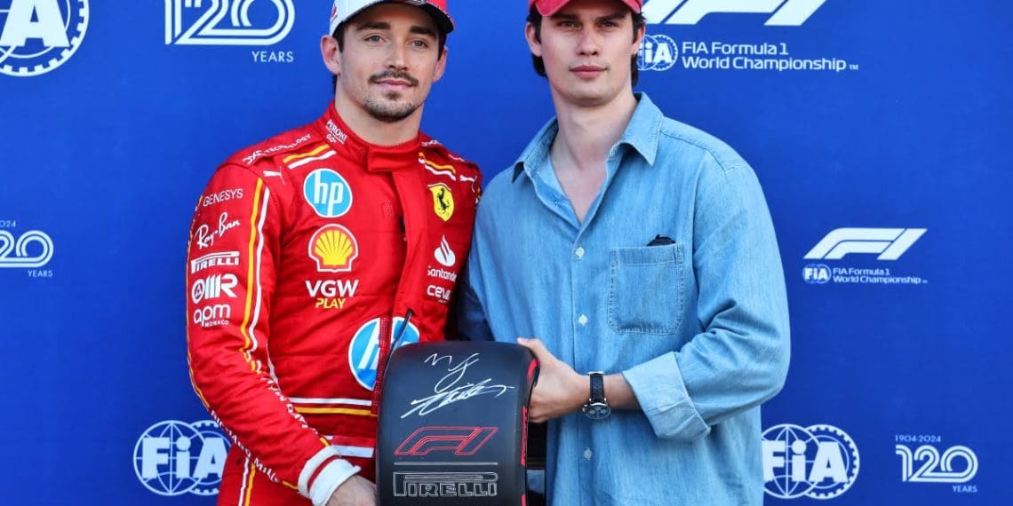 Leclerc revela troca de motor da Ferrari antes de garantir pole position no GP de Mônaco.