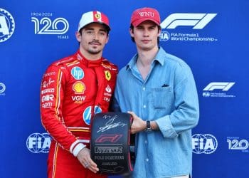 Leclerc revela troca de motor da Ferrari antes de garantir pole position no GP de Mônaco.