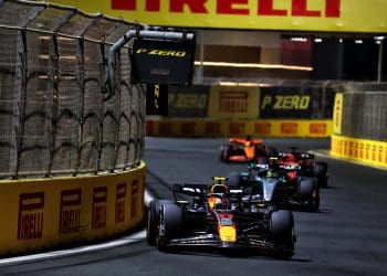 Ferrari e Mercedes se recusam a solicitar ajuste nas regulamentações da F1 para impedir a dominância da Red Bull.